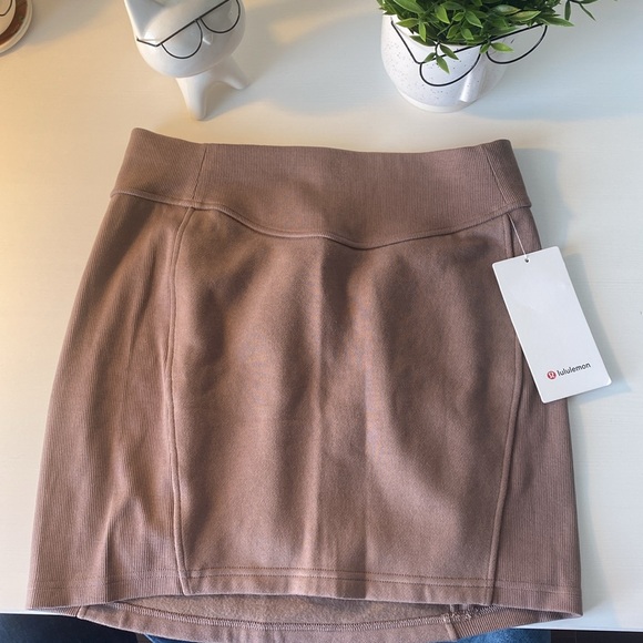 Lululemon Scuba High Rise Mini Skirt - Picture 6 of 15